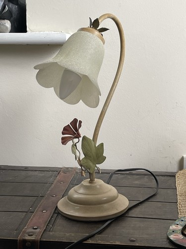Vtg table lamp glass - lamp, shade
